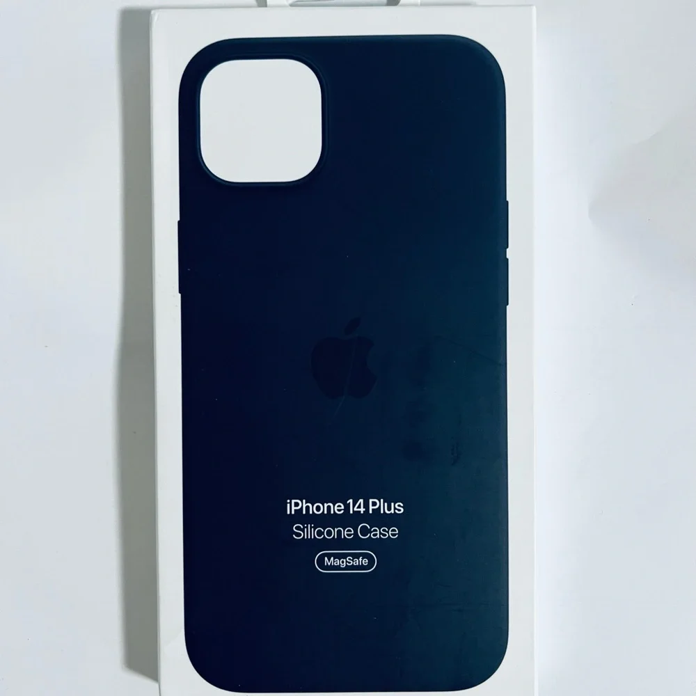 NWT Apple iPhone 14 Plus Silicone Case - Midnight